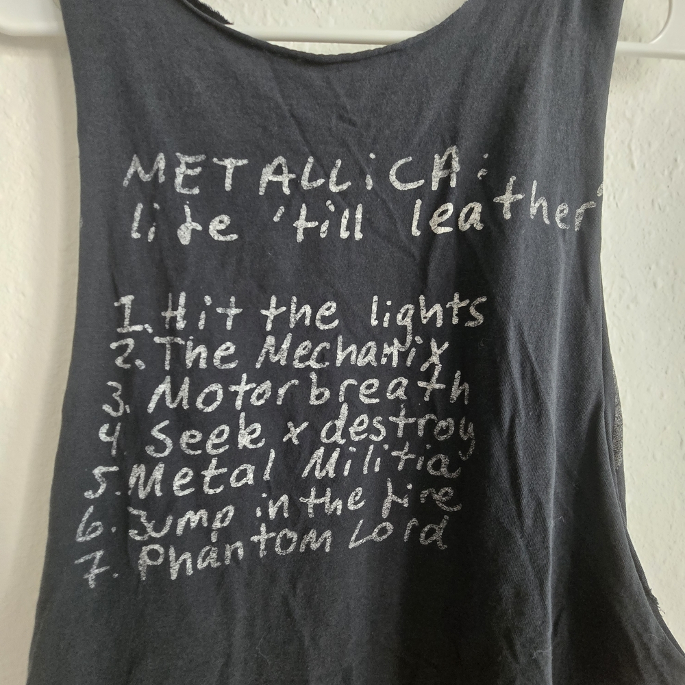 Vintage distressed Metallica black tank 🖤 - Picture 5 of 7